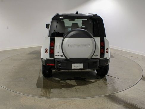 Used 2022 Land Rover Defender 110 X-Dynamic SE AWD/4WD image 4