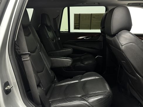 Used 2019 Cadillac Escalade Luxury image 35