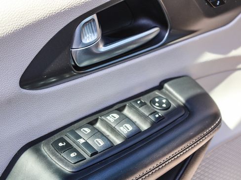 Used 2024 Chrysler Pacifica Limited FWD image 23