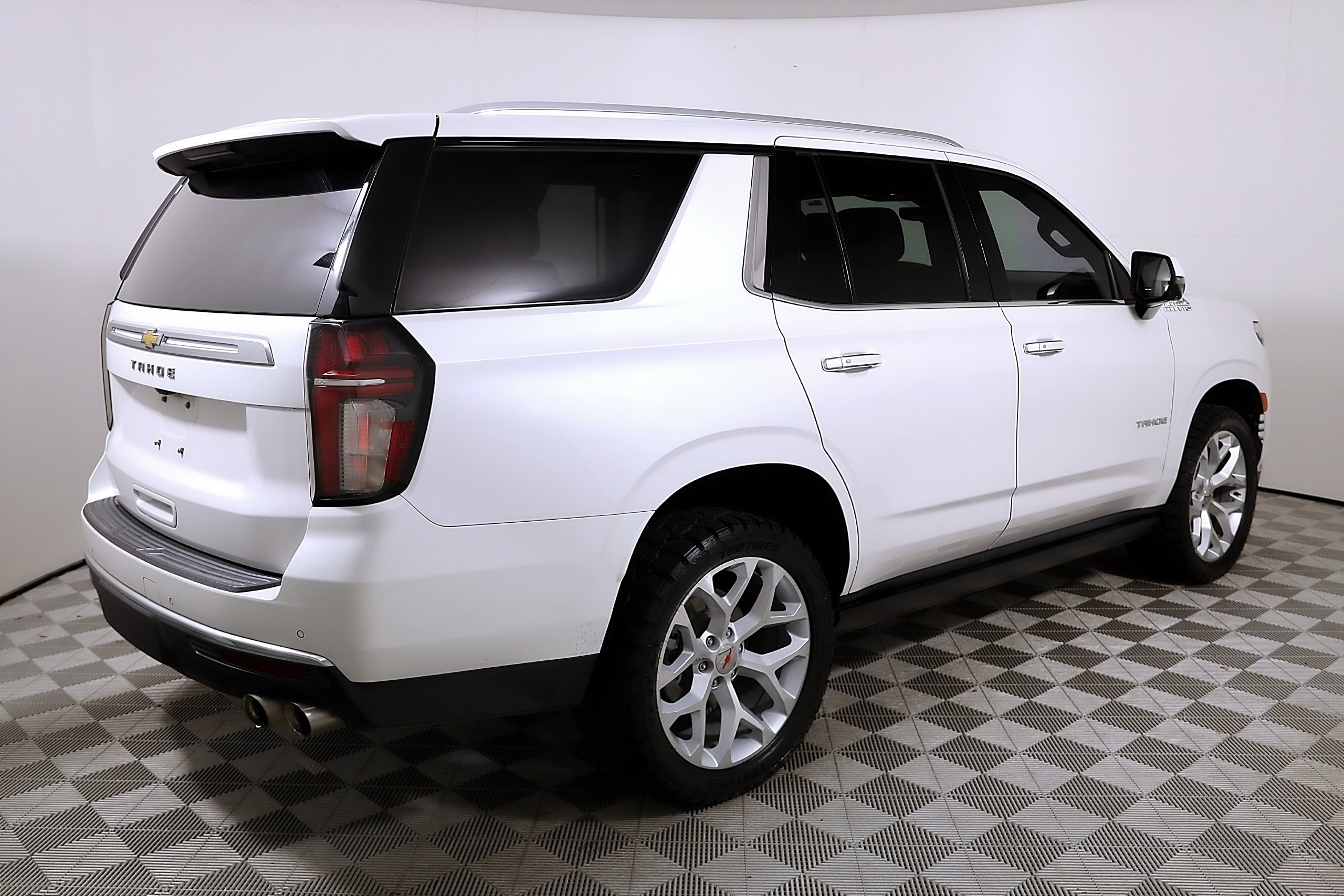 Used 2021 Chevrolet Tahoe High Country w/ Premium Package AWD/4WD image 6