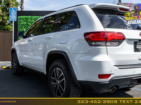 Used 2017 Jeep Grand Cherokee Trailhawk w/ Trailhawk Luxury Group AWD/4WD image 8