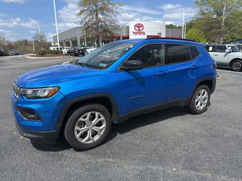 Used 2024 Jeep Compass Latitude image 2