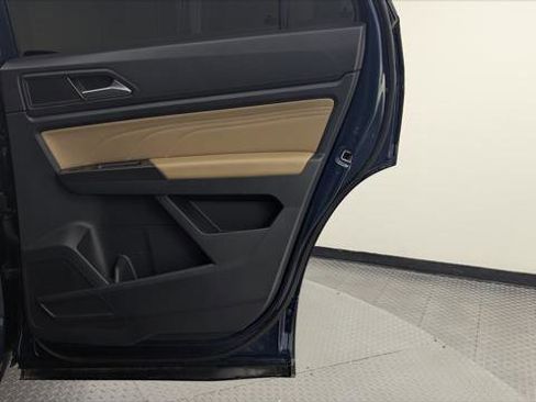 Used 2023 Volkswagen Atlas Cross Sport SE w/ Panoramic Sunroof Package image 17