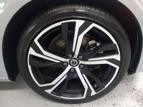 Used 2024 Volvo S60 B5 Core image 4