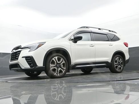 Used 2025 Subaru Ascent Limited w/ Popular Package #1 AWD/4WD image 12