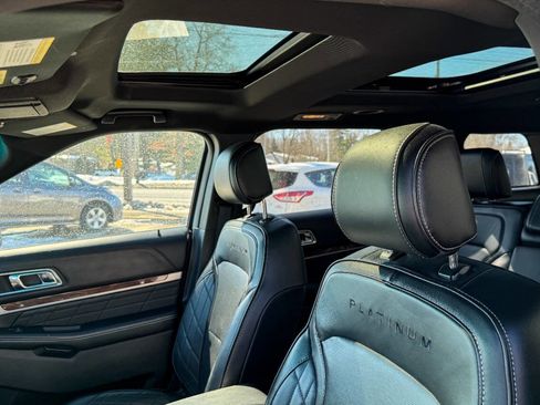 Used 2016 Ford Explorer Platinum image 25