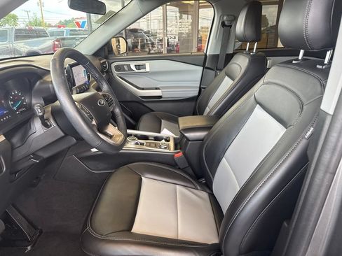Used 2023 Ford Explorer XLT w/ Equipment Group 202A AWD/4WD image 13