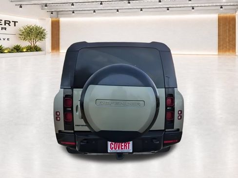 Used 2024 Land Rover Defender 130 X-Dynamic SE AWD/4WD image 10