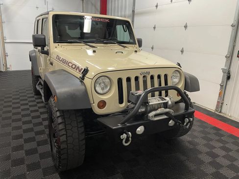 Used 2011 Jeep Wrangler Unlimited Rubicon w/ Connectivity Group AWD/4WD image 10