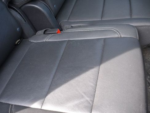 Used 2024 GMC Yukon XL SLT w/ SLT Premium Package image 28