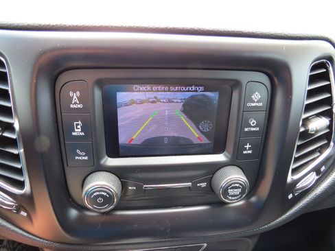 Used 2018 Jeep Compass Latitude AWD/4WD image 20