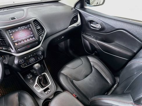 Used 2016 Jeep Cherokee Trailhawk w/ Leather Interior Group AWD/4WD image 27