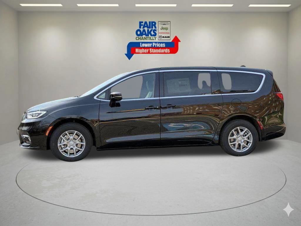 New 2026 Chrysler Pacifica Select FWD image 11