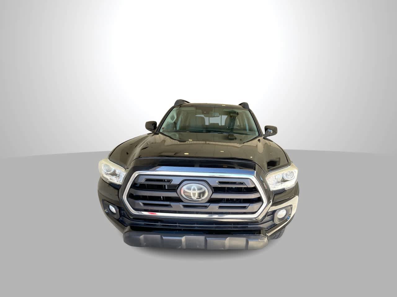 Used 2018 Toyota Tacoma SR5 AWD/4WD image 3
