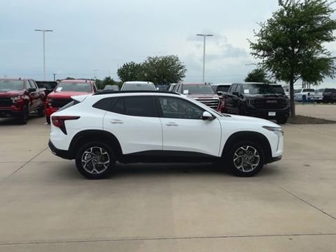 New 2026 Chevrolet Trax LT w/ Driver Confidence Package FWD image 9