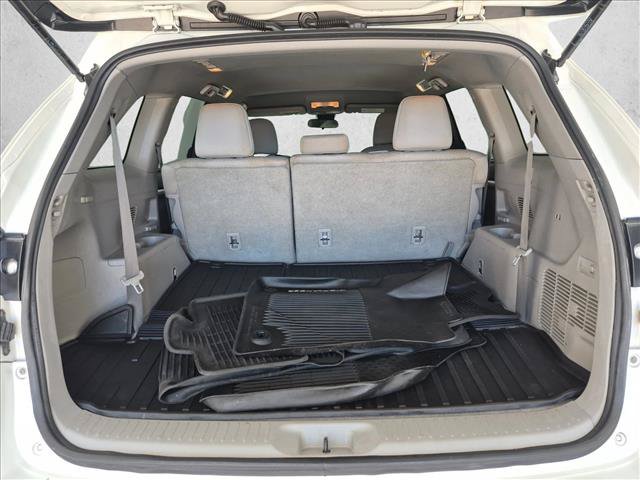 Used 2017 Toyota Highlander LE FWD image 6