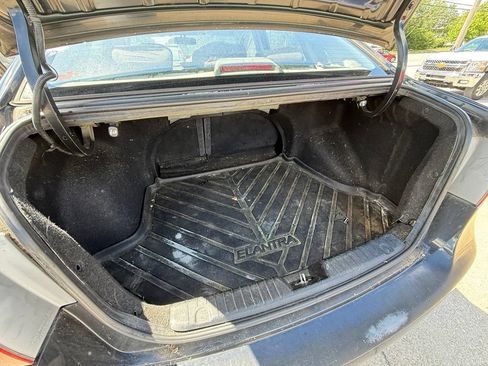 Used 2009 Hyundai Elantra SE FWD image 25