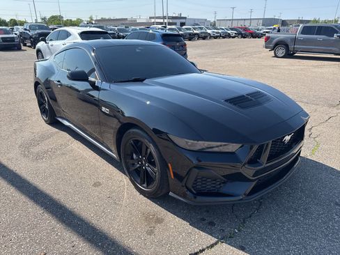 Used 2025 Ford Mustang GT RWD image 9