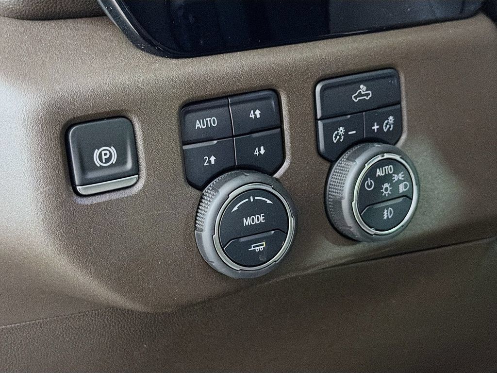 Used 2025 Chevrolet Silverado 1500 LT Trail Boss w/ Convenience Package II AWD/4WD image 11