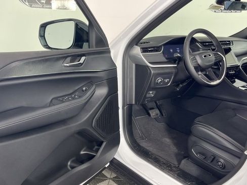 New 2025 Jeep Grand Cherokee L Altitude image 23