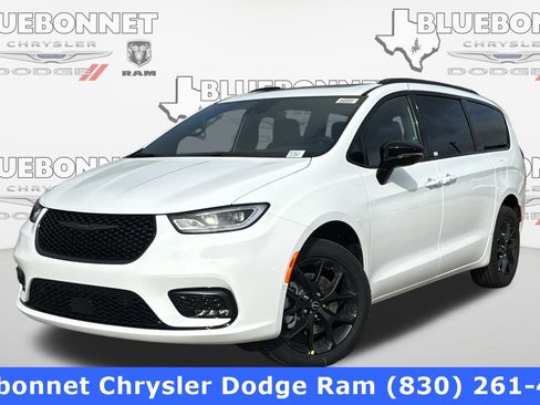 New 2026 Chrysler Pacifica Limited image 1