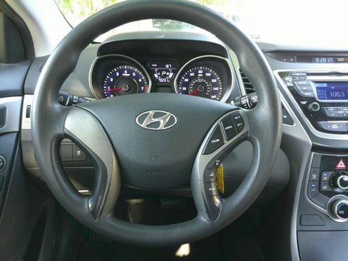 Used 2014 Hyundai Elantra SE FWD image 12