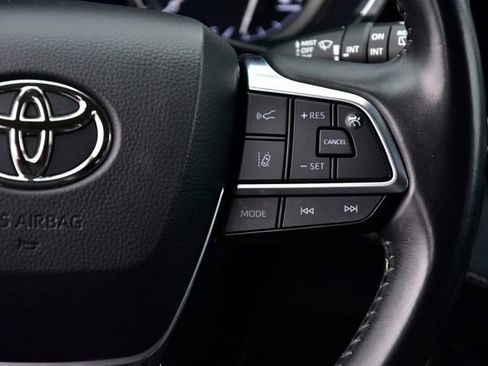 Certified 2021 Toyota Highlander XLE image 19