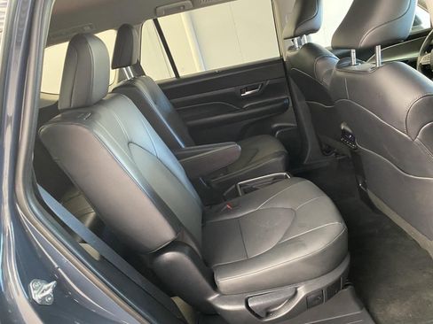 Used 2025 Toyota Grand Highlander FWD image 12