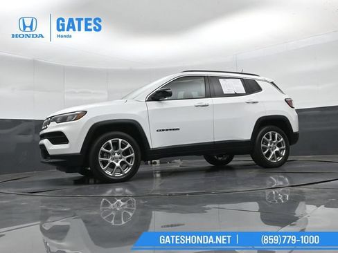 Used 2022 Jeep Compass Latitude w/ Sun and Sound Group AWD/4WD image 47