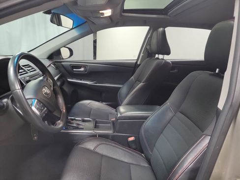 Used 2017 Toyota Camry SE w/ Moonroof Package FWD image 12