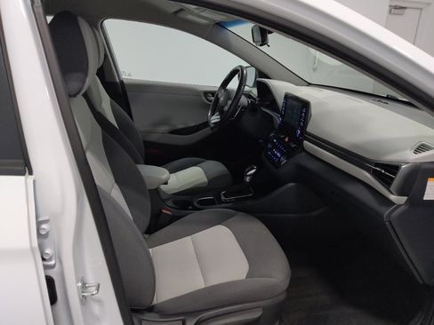 Used 2020 Hyundai Ioniq SE image 21