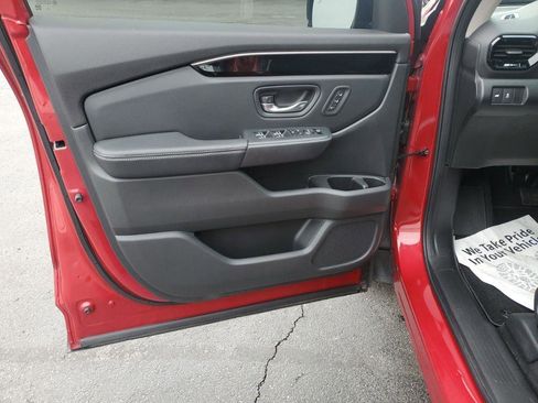Used 2023 Honda Pilot Touring image 13