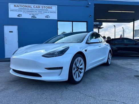 Used 2023 Tesla Model 3 Standard Range image 2