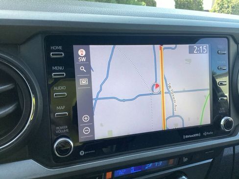 Used 2020 Toyota Tacoma TRD Sport w/ Technology Package AWD/4WD image 3