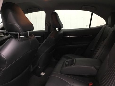 Used 2019 Toyota Camry SE FWD image 11