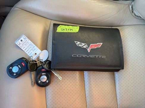 Used 2006 Chevrolet Corvette Convertible w/ Preferred Equipment Group RWD image 19