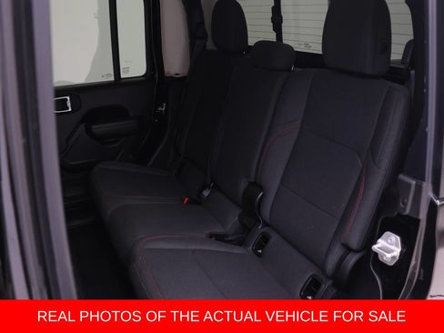 Used 2024 Jeep Gladiator Rubicon w/ Technology Group AWD/4WD image 10
