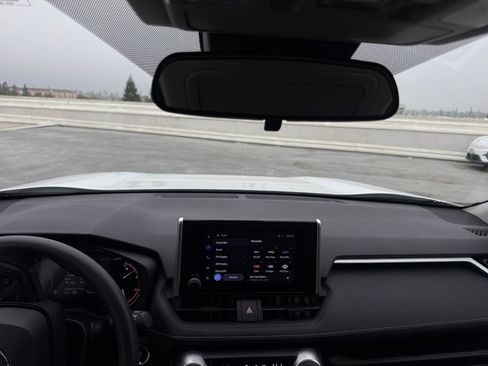 Used 2025 Toyota RAV4 XLE image 33