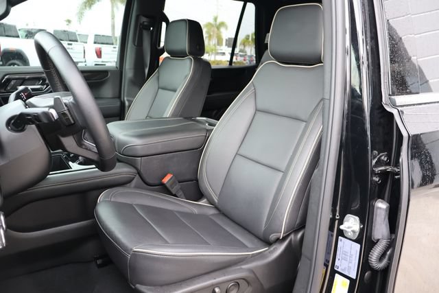 Used 2025 GMC Yukon Elevation AWD/4WD image 17