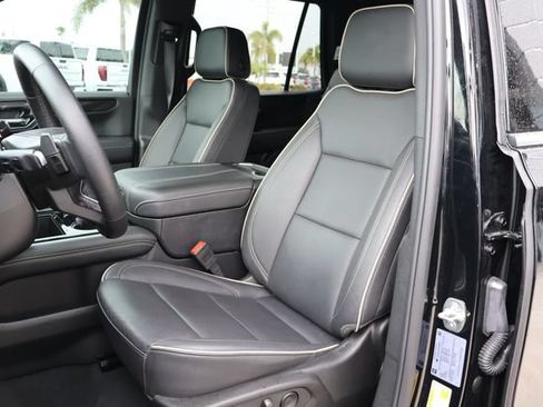Used 2025 GMC Yukon Elevation AWD/4WD image 17