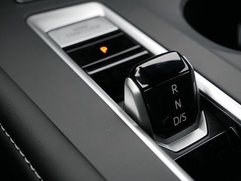 New 2026 Volkswagen Atlas Cross Sport SE image 9