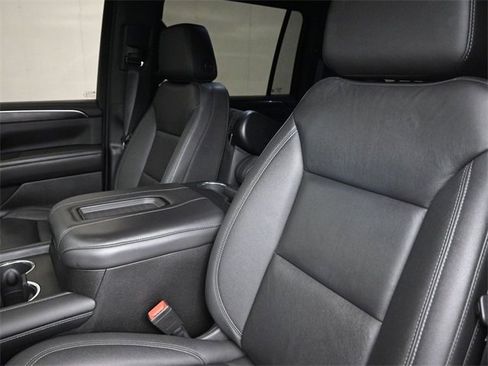 Used 2023 Chevrolet Suburban Z71 w/ Luxury Package image 17