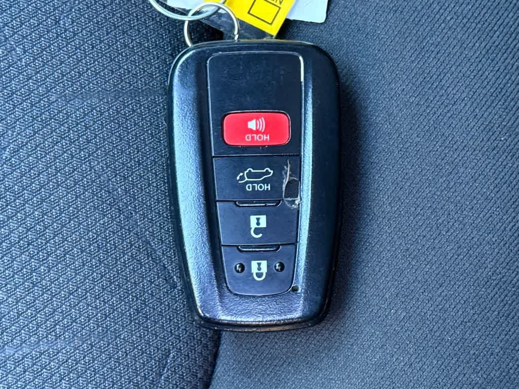 Used 2022 Toyota RAV4 XLE w/ Convenience Package FWD image 21