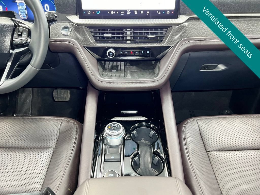 Used 2025 Ford Explorer Platinum w/ Ultimate Package AWD/4WD image 18