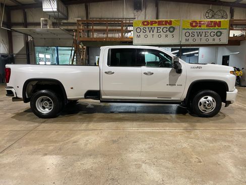 Used 2021 Chevrolet Silverado 3500 High Country w/ Snow Plow Prep/Camper Package image 4