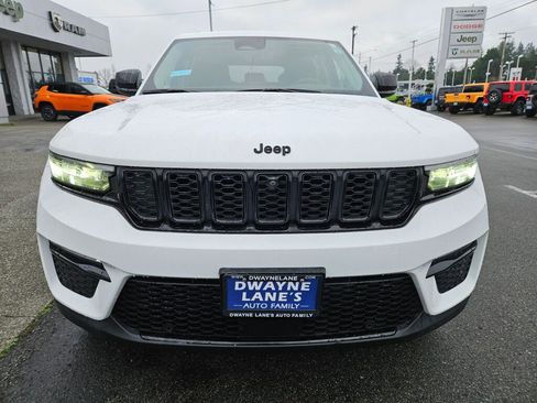 Used 2023 Jeep Grand Cherokee Limited w/ Luxury Tech Group II image 8