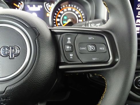 Used 2025 Jeep Gladiator Sport image 24