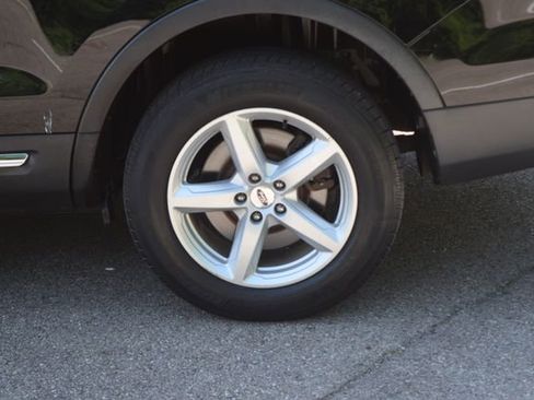Used 2016 Ford Explorer XLT w/ Equipment Group 202A AWD/4WD image 29