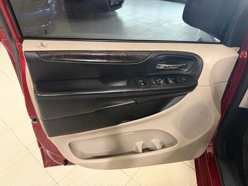Used 2015 Dodge Grand Caravan SXT w/ UConnect Hands-Free Group image 11