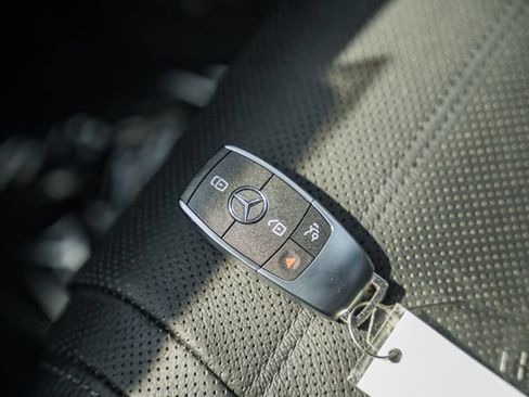Used 2024 Mercedes-Benz GLE 450e 4MATIC image 49